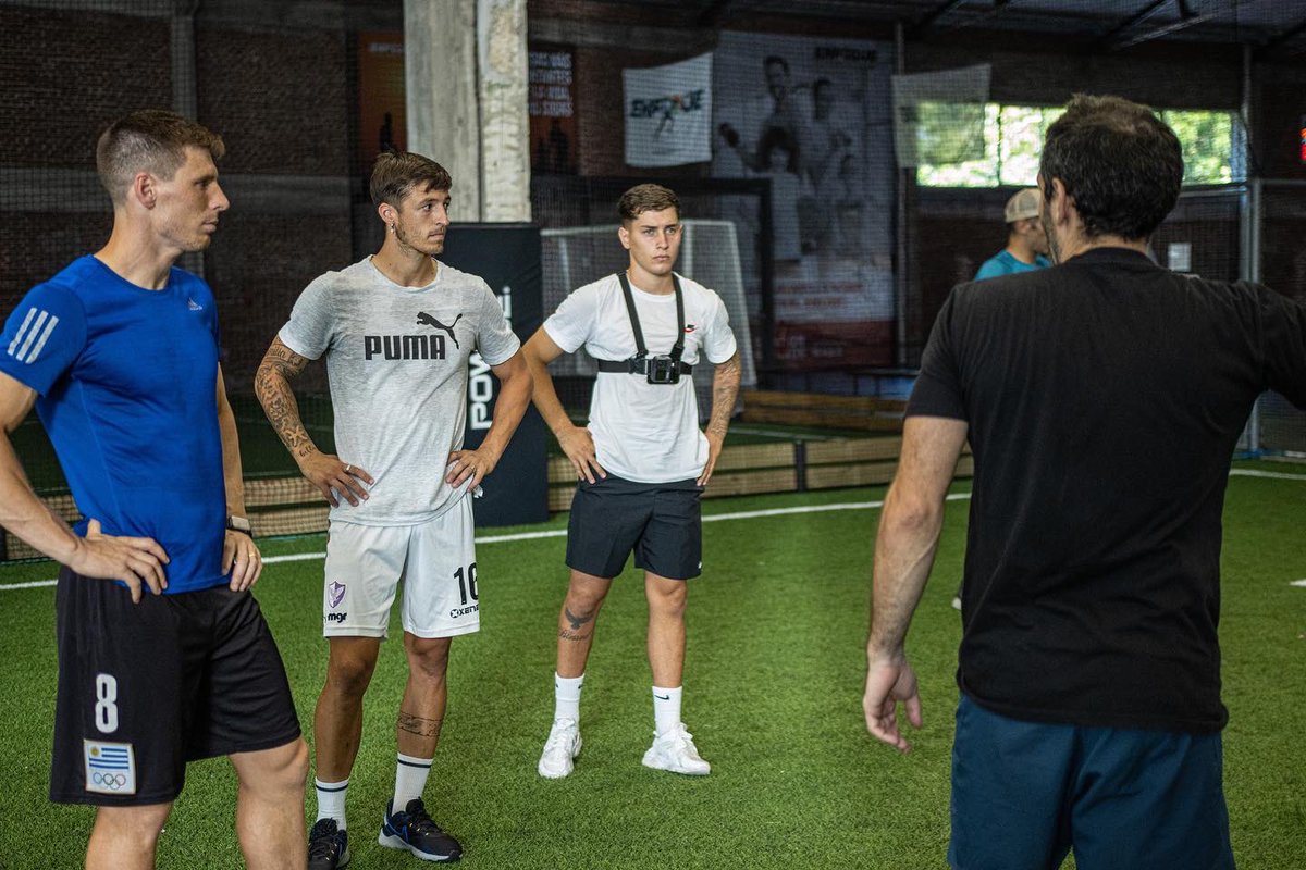 TaniBadanian's tweet photo. Linda jornada de entrenamiento 🧠⚽️@Auguscarone 
@ColoRomero19 
@CamiloNunez94 https://t.co/JXMV7NNnkF