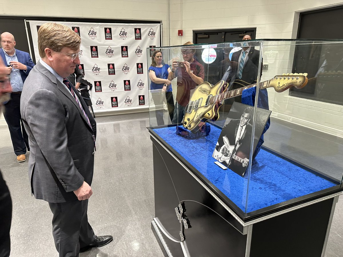 tatereeves's tweet photo. Last stop of the day, Philadelphia.

Enjoyed getting to check out the newly renovated Ellis Theater.

Grateful for @martystuarthq’s work in helping to preserve this tremendous asset! https://t.co/J3JDhXYxdo