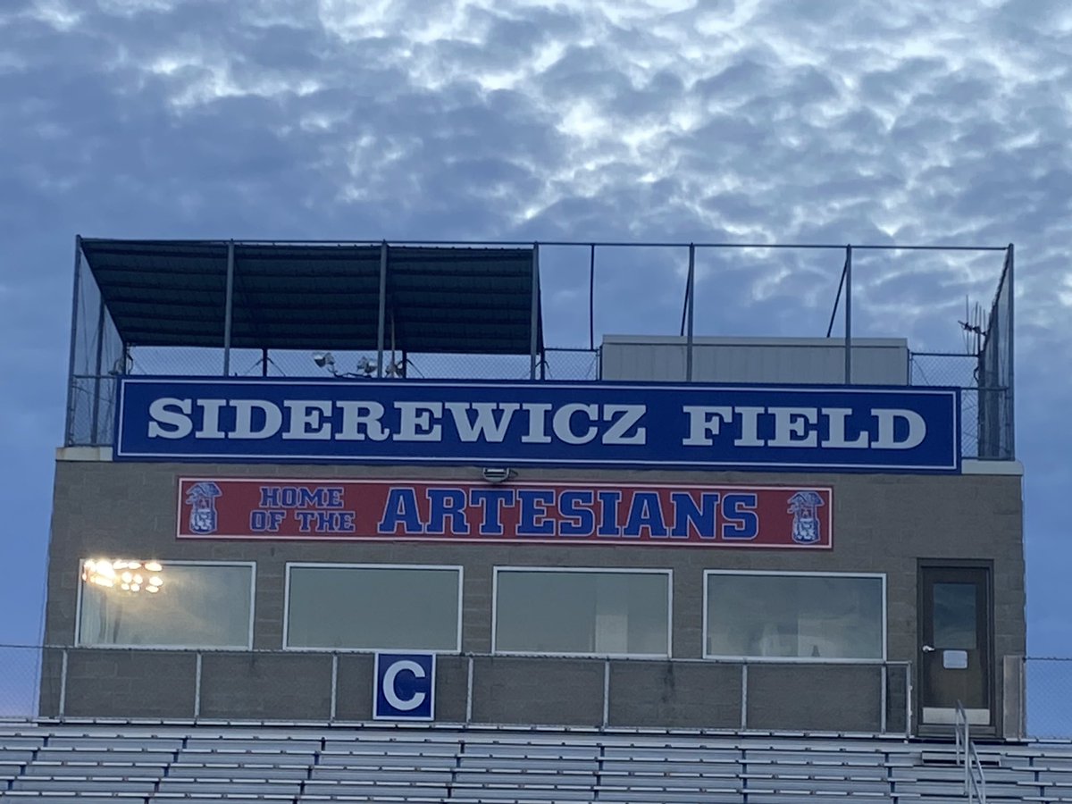 The Football Field Lights are on tonight in memory of Coach Bill Siderewicz at Siderewicz Field; RIP Coach! <a href="/MSDMartinsville/">MSD of Martinsville</a> <a href="/ArtesiansUnited/">SUZIE LIPPS</a> <a href="/AwesomeArties/">Martinsville HS</a> <a href="/ericbowlen/">Eric Bowlen</a> <a href="/BellCatMHS/">Jeff Bell</a>