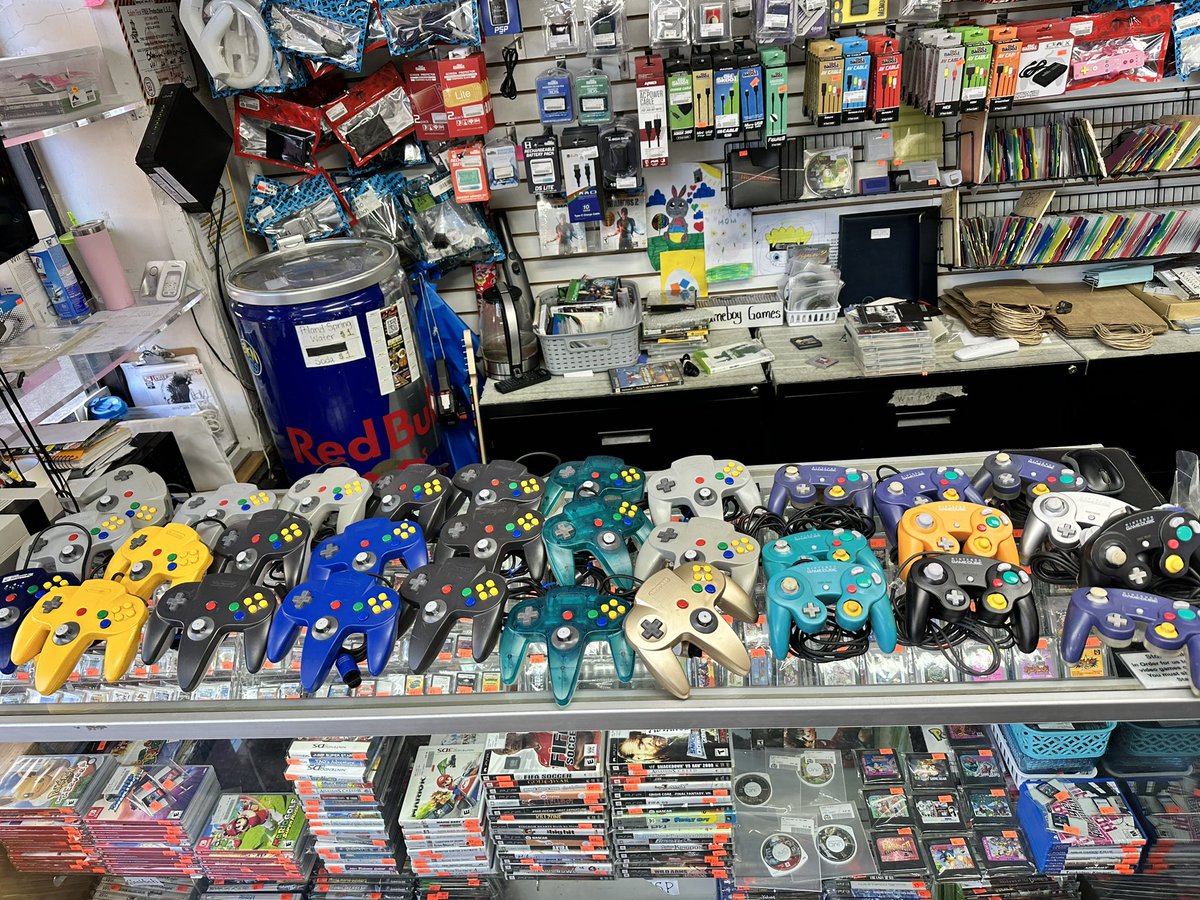 bklynvideogames's tweet image. Small restock on N64 and GameCube Comptrollers
.
.
.
.
#n64controllers #gamecubecontrollers #nintendo #retroshop #brooklynvideogames #bvg