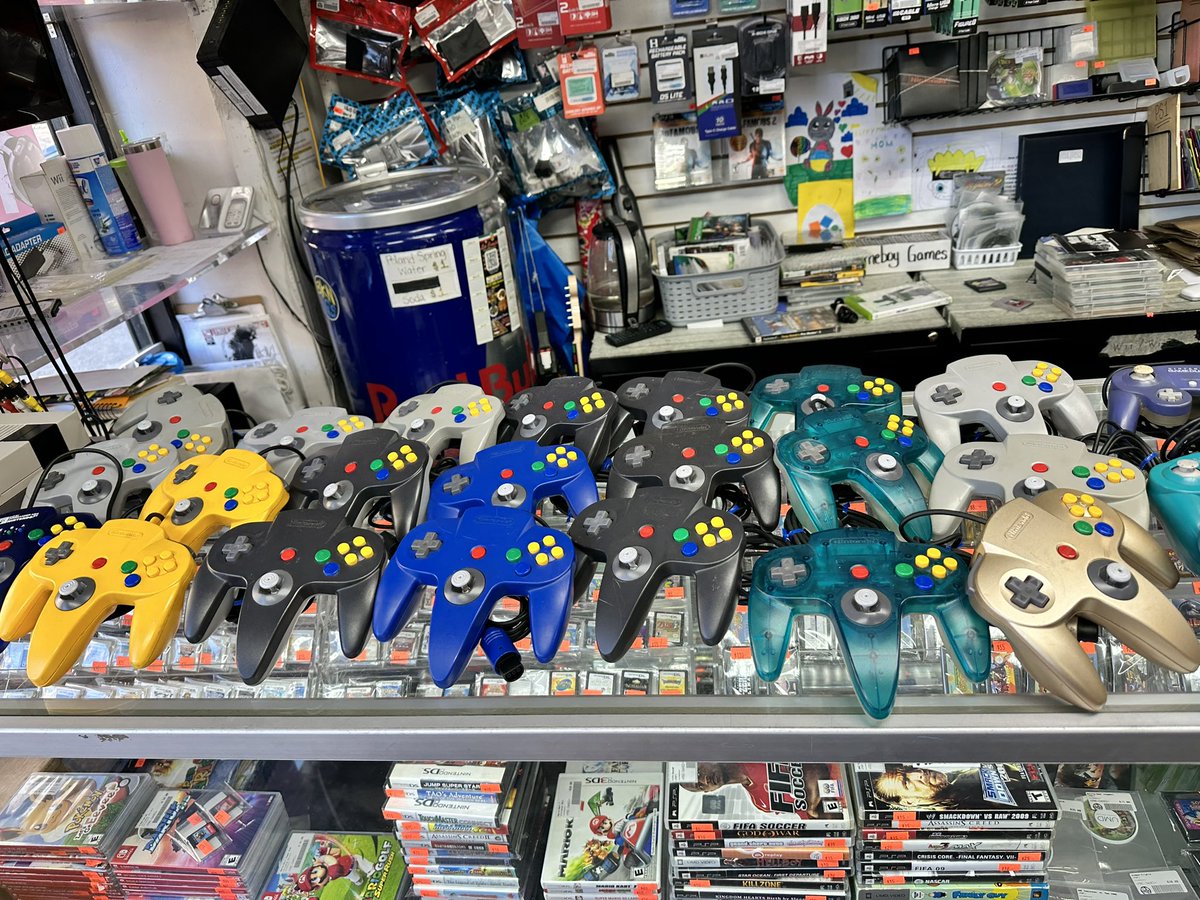 bklynvideogames's tweet image. Small restock on N64 and GameCube Comptrollers
.
.
.
.
#n64controllers #gamecubecontrollers #nintendo #retroshop #brooklynvideogames #bvg