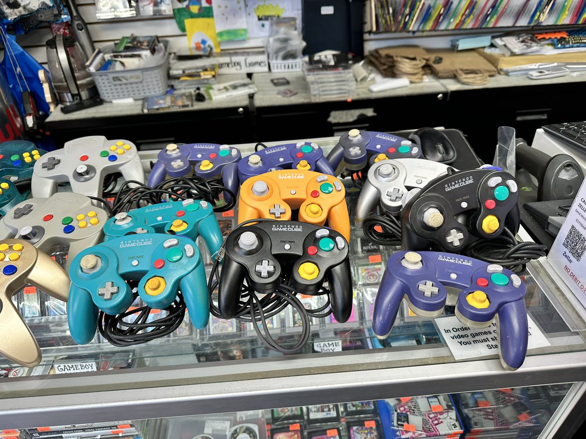 bklynvideogames's tweet image. Small restock on N64 and GameCube Comptrollers
.
.
.
.
#n64controllers #gamecubecontrollers #nintendo #retroshop #brooklynvideogames #bvg