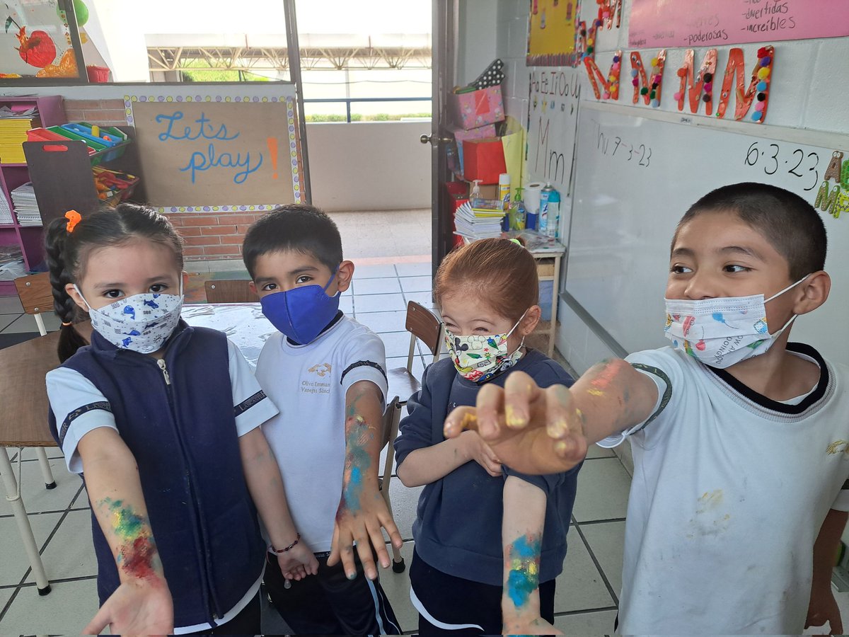 TeacherEliCF's tweet photo. Today, we talked about animals and their skin colors and patterns. 

We turn ourselves into Snakes 🐍🐍🐍

@preeslancaster https://t.co/75mjAKYHUj