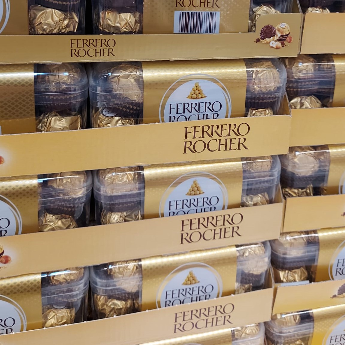 GermanBuy_net's tweet photo. German Ferrero Rocher .. the premium #gourmet milk #hazelnut chocolate 👉 👉👉 https://t.co/byOghh2G2G 🍬🍬🍬 Grab it today!! #ferrerorocher #germanchocolate #worldwideshipping #fromgermany https://t.co/EwQinaAcdd