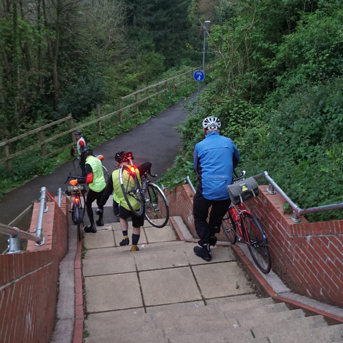 good_cycling's tweet photo. @HarryHamishGray Meanwhile in Torbay! https://t.co/Tnby9fNlv3