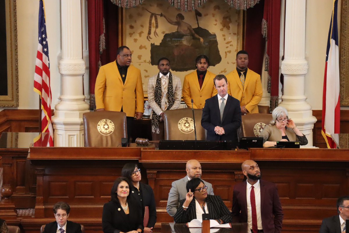 dallasathletics's tweet photo. South Oak Cliff football was at the Texas Capitol today and received recognition from both the house and Senate for winning back-to-back state championships in 2021 &amp; 2022.  @SOCGoldenBearFB @dallasschools #PlayBIGDallas @SportsDayHS @dctf @ihss_dfw #themecca #txhsfb https://t.co/WdJ604ZmbB