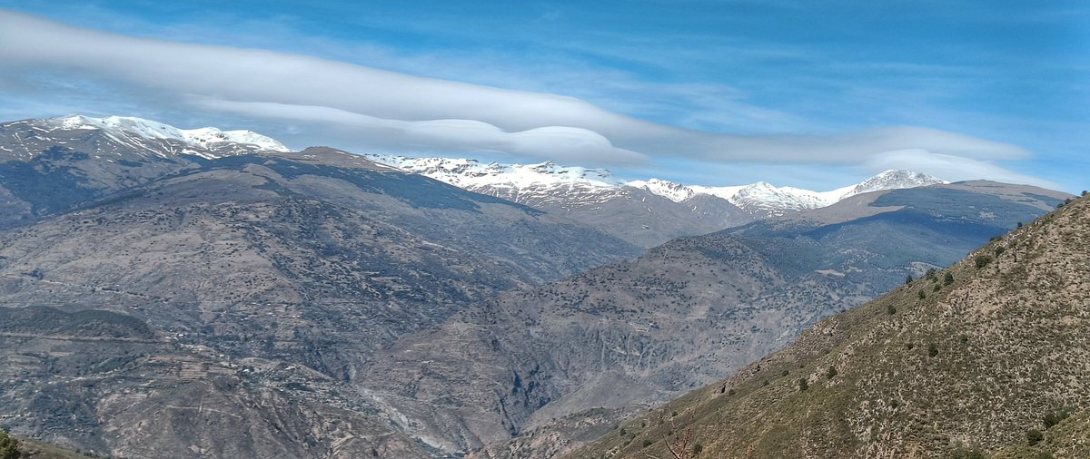 kierstenrowland's tweet photo. It was a day of lenticular clouds on our walk today.
#SierraNevada #lenticularclouds #alpujarras #contraviesa #MediterraneanSea #windywalk https://t.co/v9hIA8S2uS