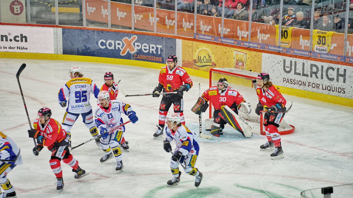 scbern_news's tweet photo. 1:1 gegen den @EHC_Kloten_1934 nach 20 Minuten in der #PostFinanceArena. https://t.co/k9hspq6VdU
