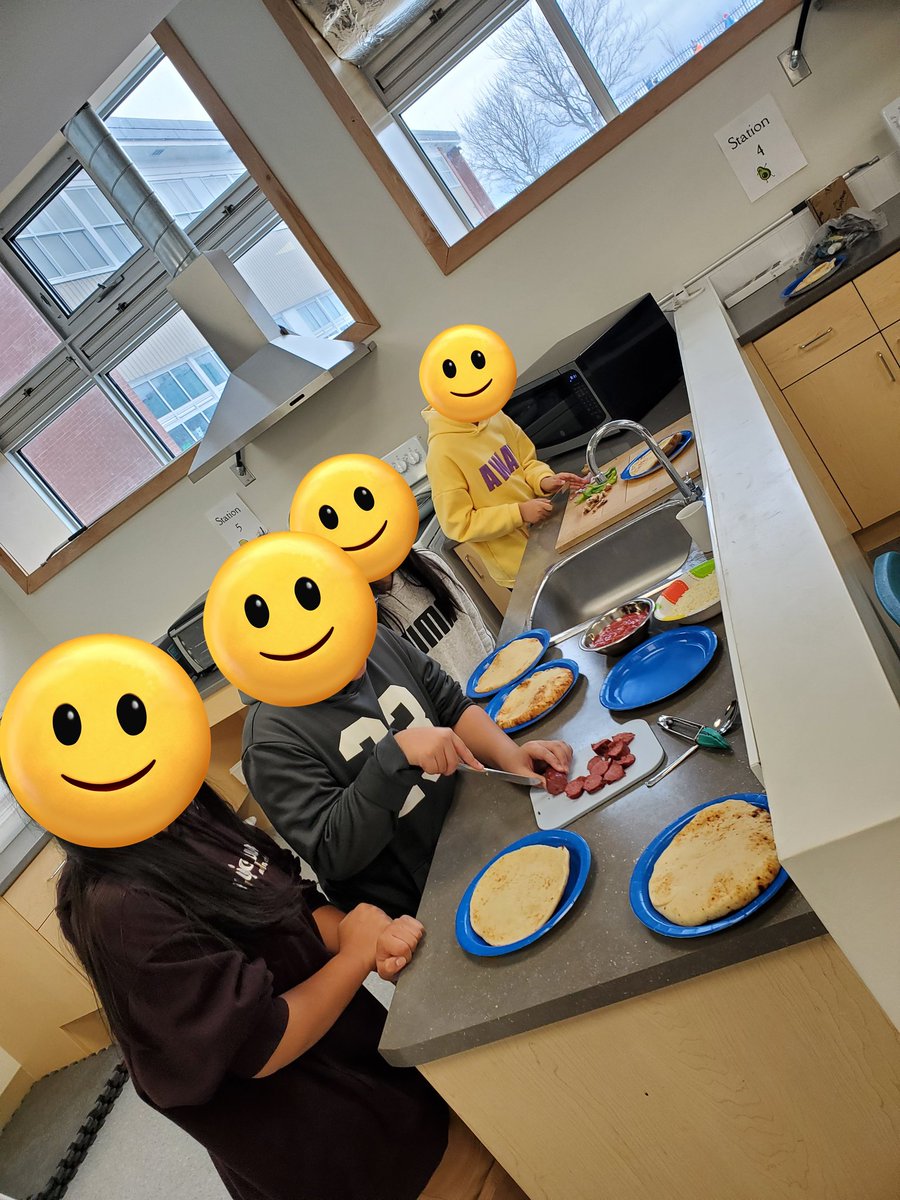 Week 1 <a href="/BIHI_School/">Bicentennial School</a>, celebrating March 2023, Nutrition Month, and community: healthy options, cooking together, and showing off their pizza making skills in our new Food Literacy Lab! @HRCESchoolsPlus @HRCEHealthPromo <a href="/HRCE_NS/">Halifax Regional Centre for Education</a> @AngelaHRCEHPro <a href="/NourishNS/">Nourish NS</a>  #NutritionMonth