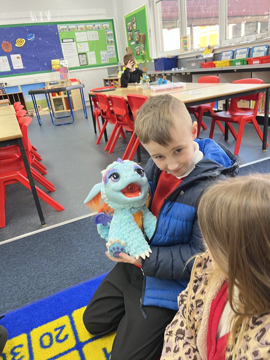 MrsDuranoP3's tweet photo. Today, we started learning to write a descriptive text. We began by describing  our very own pet dragon Draco. https://t.co/v1RX1VvmFv