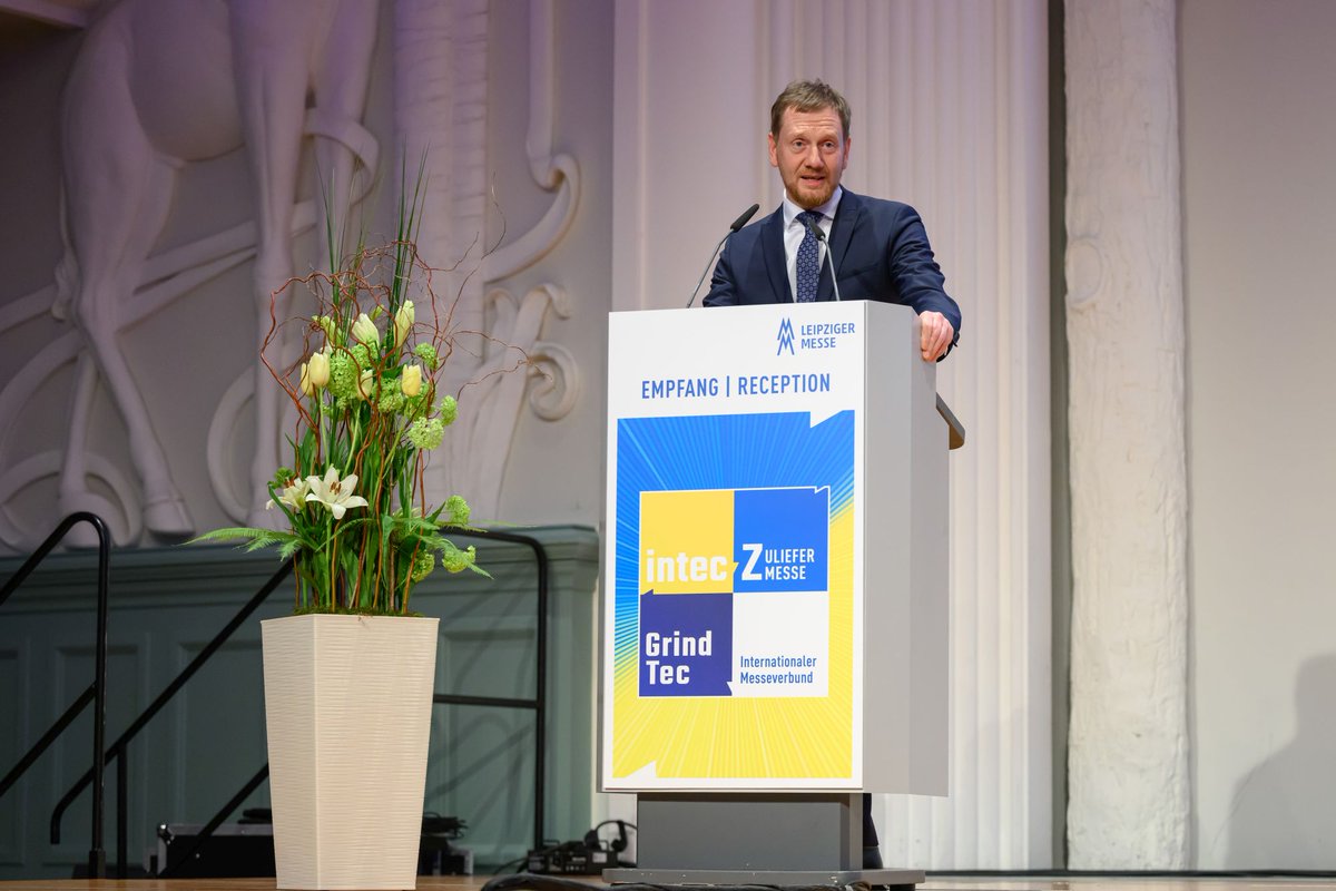 leipzigermesse's tweet photo. In der #KONGRESSHALLE am Zoo #Leipzig hat mit Grußworten von Sachsens Ministerpräsident @MPKretschmer und unserem Geschäftsführer Markus Geisenberger der Empfang des Freistaates Sachsen und der Leipziger Messe anlässlich des Messeverbundes Intec, Z und #GrindTec 2023 begonnen. https://t.co/e94RM3p25Y