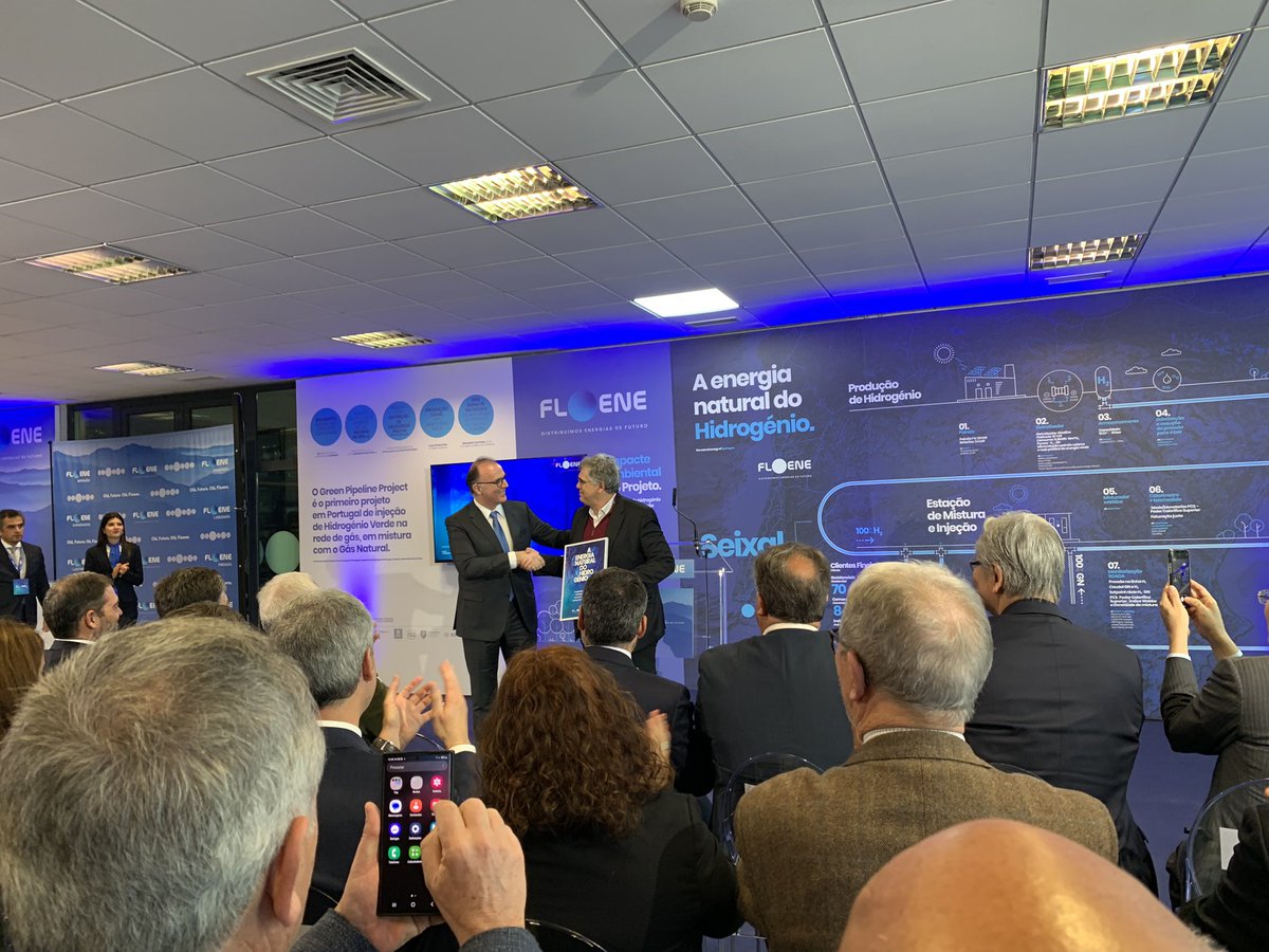 energyTorres's tweet photo. @APEnergia esteve @CMSeixal para primeira injeção Hidrogénio Verde na #rede de #distribuição de #gás #Portugal com evento #Floene muito participado e acarinhado #futuro #renovavel #hidrogenio #transicaoenergetica https://t.co/a8tuF87Wo7