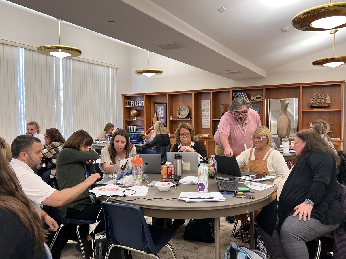 NorthernInESC's tweet photo. Teachers helping Teachers programming circuit boards #CSforIN https://t.co/bLSC7ewxaY
