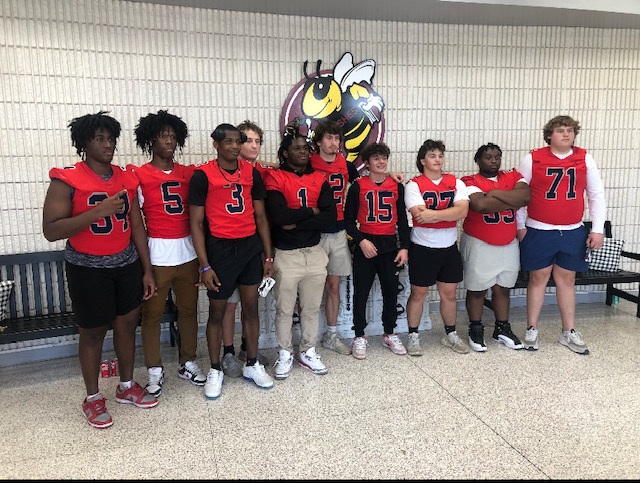 RecruitTheHam's tweet photo. Our young men had a blast at Sand Hill Elementary this morning. Great group of students! Thank you for allowing us to visit! Thanks to Coaches Jefferson and Johnson for making it happen!
@EffinghamFb
@EffinghamAD
@RebelWeights
@Que3MrJefferson
#familyon3
#CommittotheE https://t.co/i8rSPeYHm2