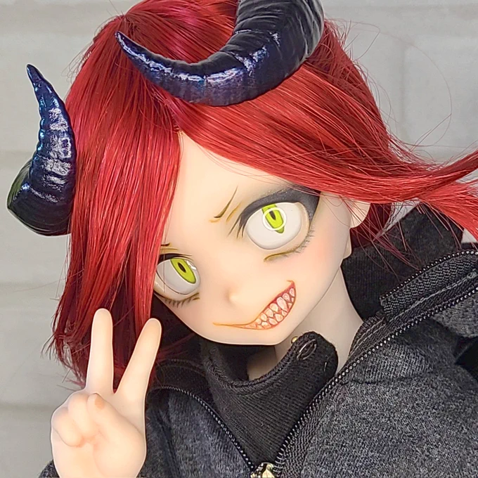 翼、ヘッドフォン、シーシャ、ツノ、などはここから買えます 