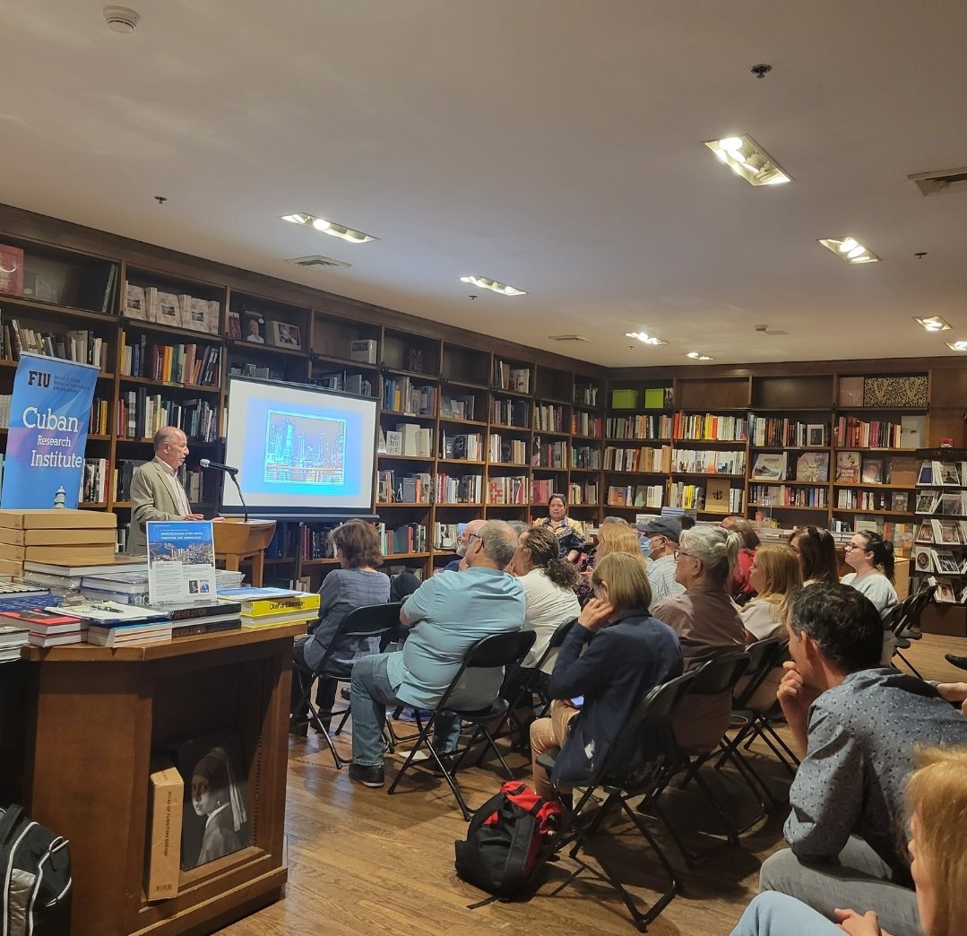 AddamysCruz's tweet image. Thank you @FIU&apos;s #Cuban Research Institute for presenting #AlejandroPortes. Great to hear ideas and topics from The Global Edge, #Miami in the Twenty-First Century at @BooksandBooks