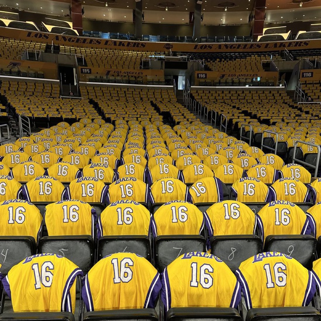 Increíble.

De Sant Boi a la cima.

#GraciasPau | 📸 <a href="/NBAspain/">NBASpain</a>