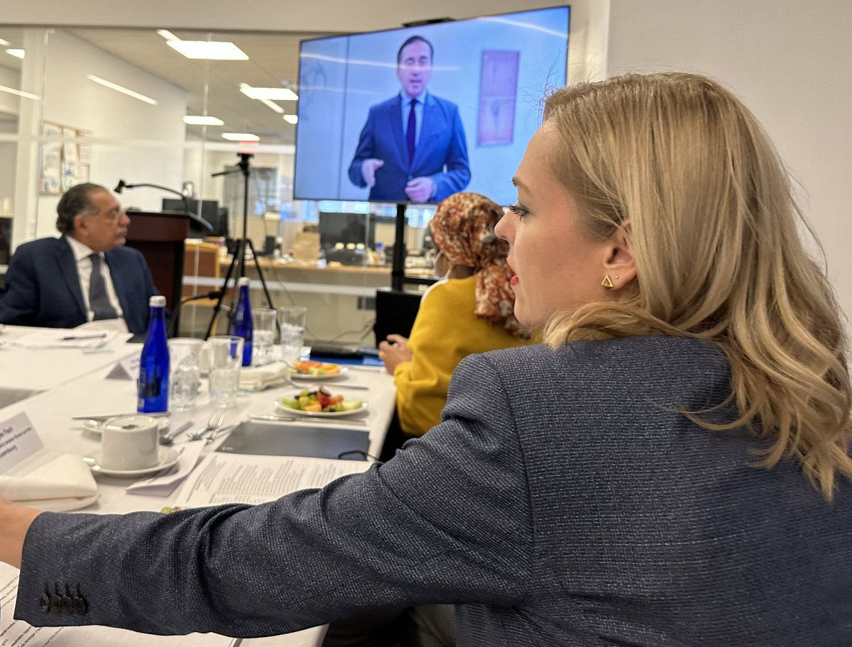 BorjaCabezon's tweet photo. En NY @MAECgob @sanidadgob @luxembourgmega @SpainUN @unfoundation #GPEI hemos tenido Reunión Alto Nivel para reivindicar el importante rol crítico de la mujer en la vacunación de los niños y en fortalecimiento sistemas sanitarios #VaccineWork #EndPolio #GenderEquality https://t.co/GPjQJv3wIw