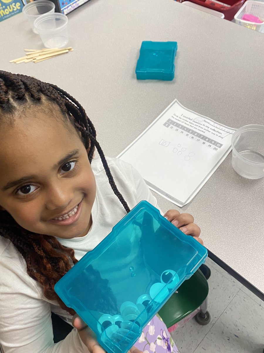 MrsHardyGVESK's tweet photo. So proud of these kiddos! They did a great job counting and recording their collections! So excited to work with the other table groups this week! @GreenValleyElem @HooverSchools @mkwaterswright https://t.co/4EolVUELl2