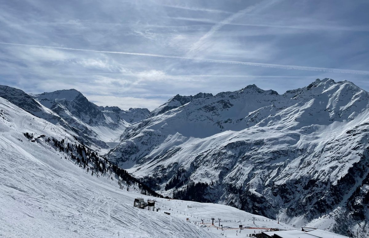 SnowOrDeath's tweet photo. Some like it hot. I do not.

Snow is still good above 2000 meters.

#Tirol #Schnee #StAntonAmArlberg #Rendl https://t.co/NAnA3GYZ44