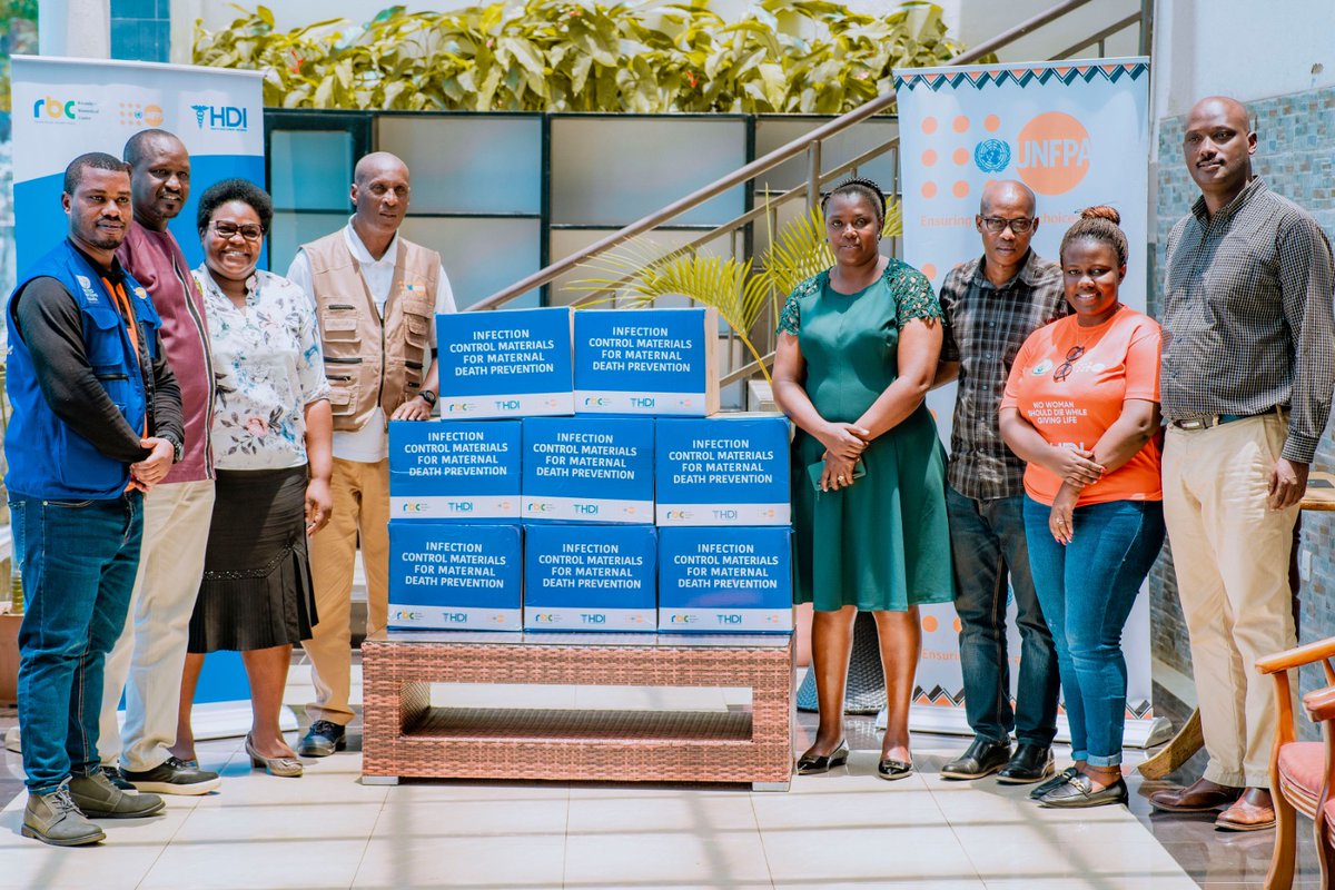Annemwiza's tweet photo. Today @HDIRwanda in partnership with @UNFPARwanda &amp; @RBCRwanda handed over Infection Prevention Control  materials including bed sheets &amp; medical scrubs to @KarongiDistr authorities that will protect healthcare workers &amp; patients from spread of infectious diseases.
#Mobimenta https://t.co/To3JrgLAr7