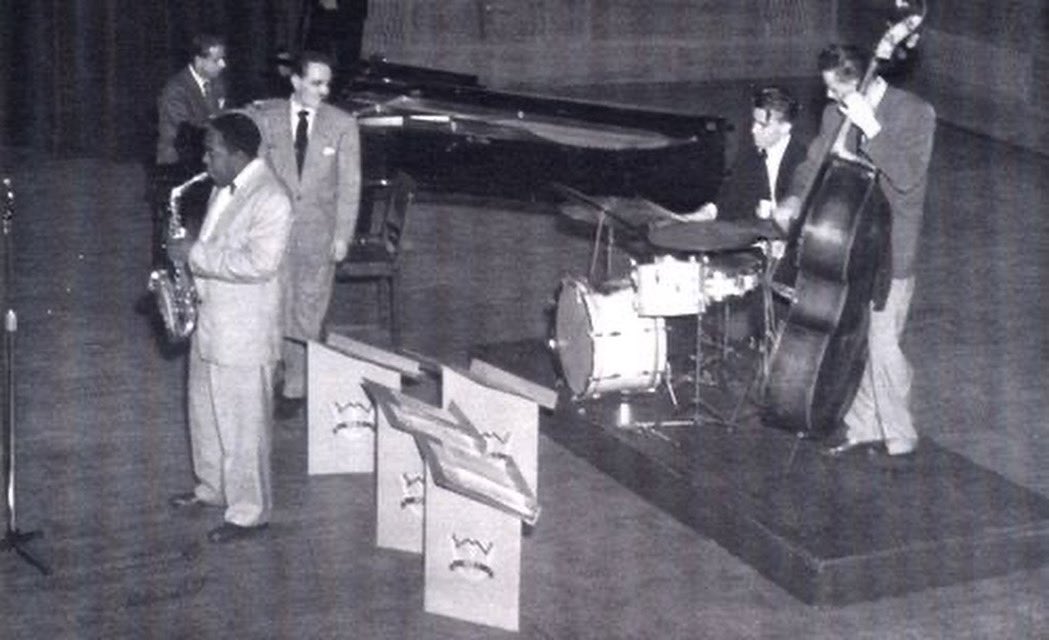 CharlieParkerKC's tweet photo. Be the first to receive the latest Bird updates, photos and news when you sign-up for the official Charlie Parker newsletter! https://t.co/5MWIckrZZj
—
#CharlieParker #CharlieBirdParker #ChasingTheBird #Birdland #BirdLives #FanMail #Legend https://t.co/zUDUy5RfSD