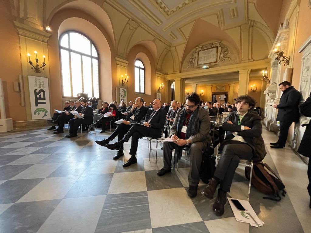 Gli Stati Generali di TES, <a href="/michelefina/">Michele Fina</a> : “No alla politica del rinvio”, <a href="/GPichetto/">Gilberto Pichetto</a> : “Il processo va accompagnato”. I dati sulla transizione ecologica associazionetes.org/2023/03/07/284…