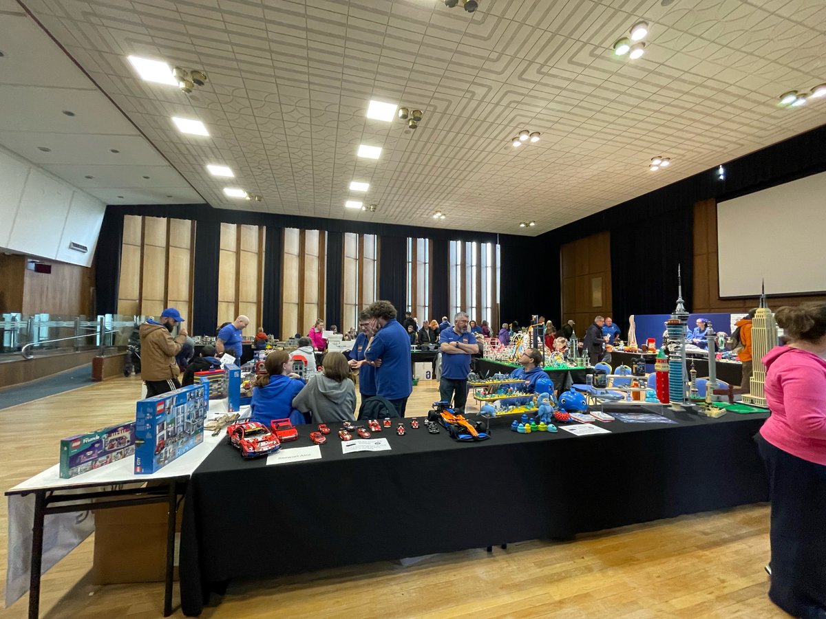 MonklandsPol's tweet photo. Well done to #PSYVLanarkshire for assisting team @TartanLUG at the recent Thin Blue Bricks Lego Event.

Our volunteers helped look after displays, took part in some Lego building with families and helped raise over £1,500 for the Care of Police Survivors Charity. https://t.co/3ndV8jHlpq