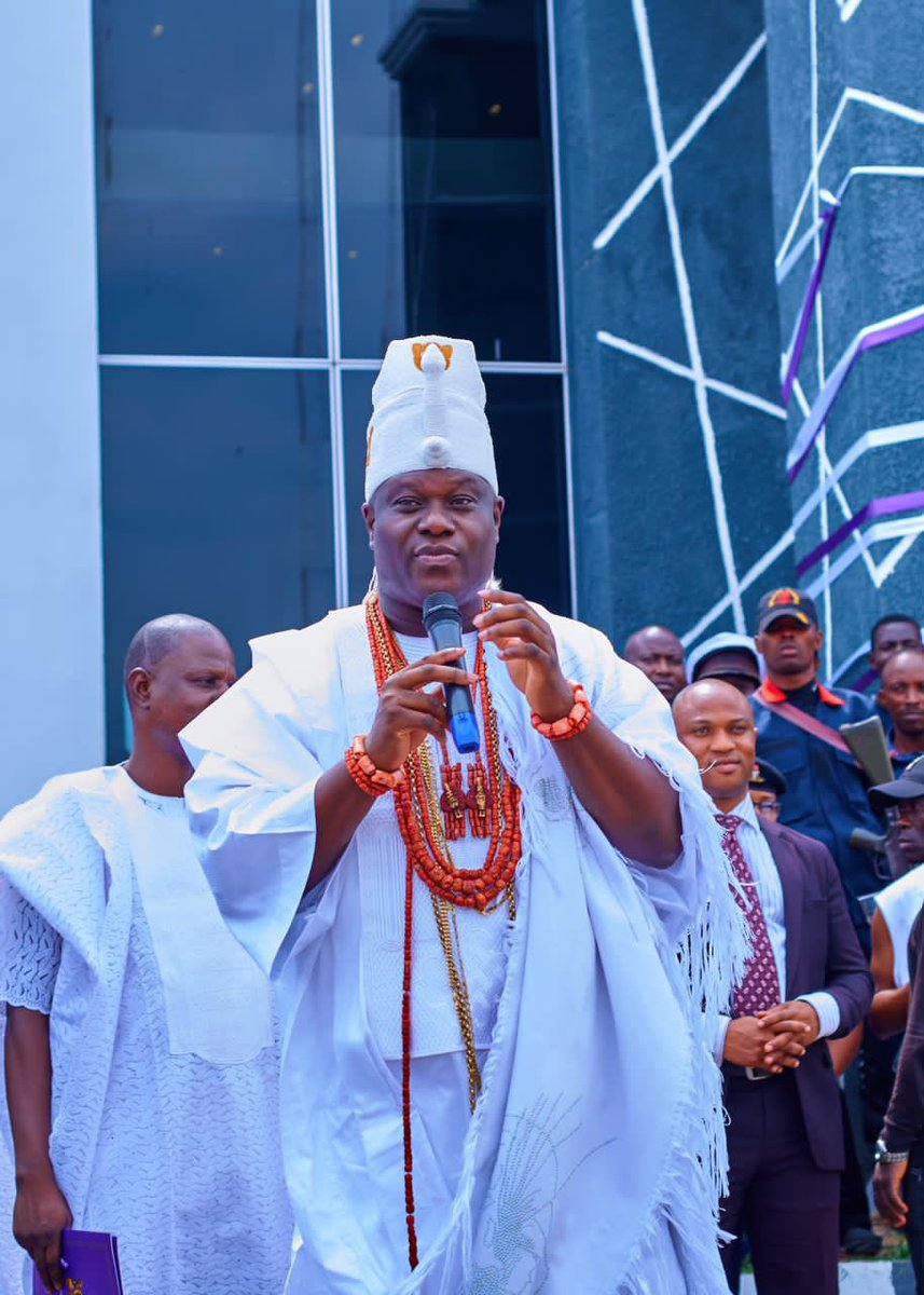 OoniAdimulaIfe's tweet photo. It was a noble and extraordinary development for me to welcome His Excellency, Governor Ademola Adeleke, Executive Governor of Osun, and other top dignitaries at the unveiling ceremony of the OJAJAMORE in Osogbo as part of my mission to strengthen Nigeria's socio-economic growth. https://t.co/NJ33dkAOiV