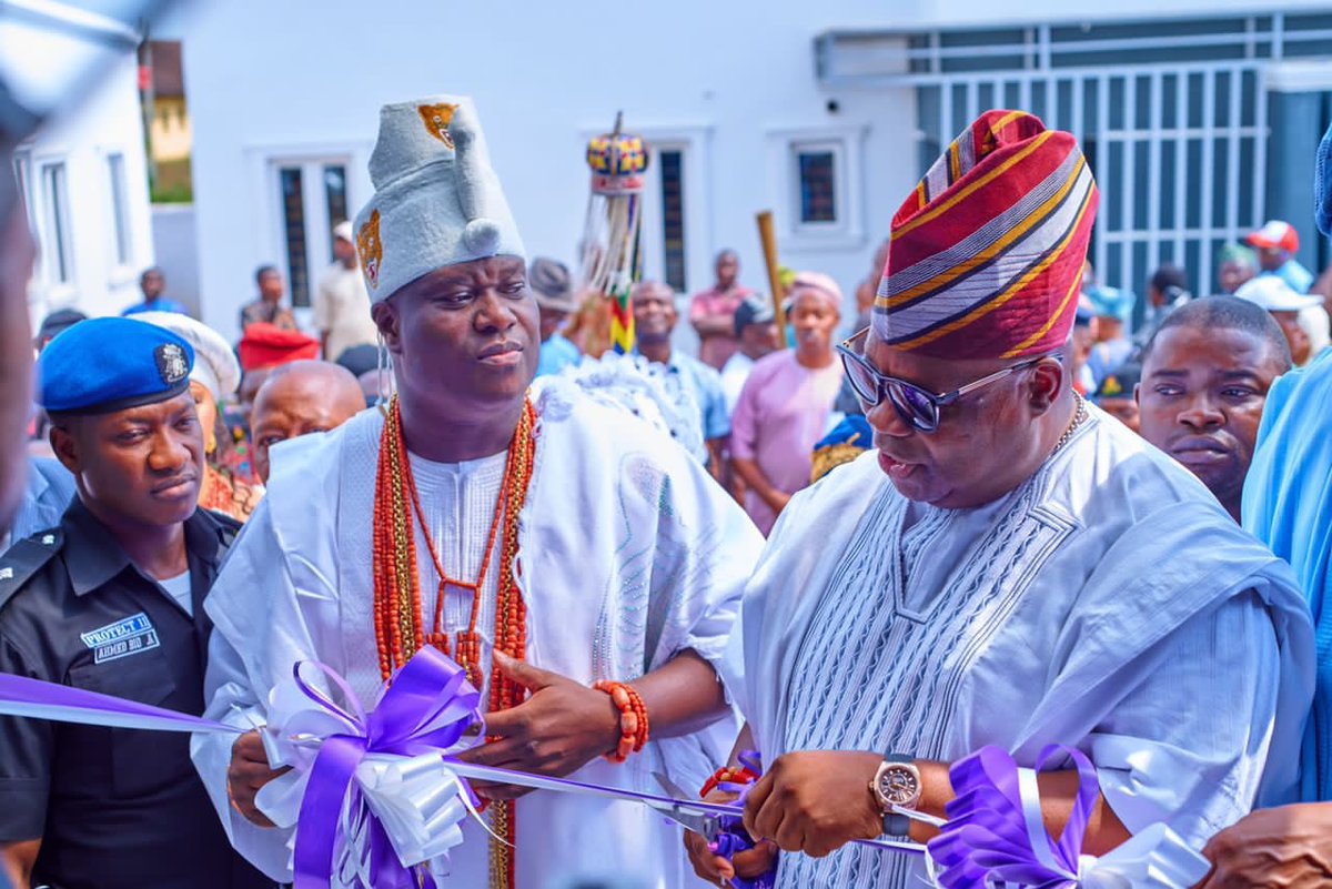 OoniAdimulaIfe's tweet photo. It was a noble and extraordinary development for me to welcome His Excellency, Governor Ademola Adeleke, Executive Governor of Osun, and other top dignitaries at the unveiling ceremony of the OJAJAMORE in Osogbo as part of my mission to strengthen Nigeria's socio-economic growth. https://t.co/NJ33dkAOiV