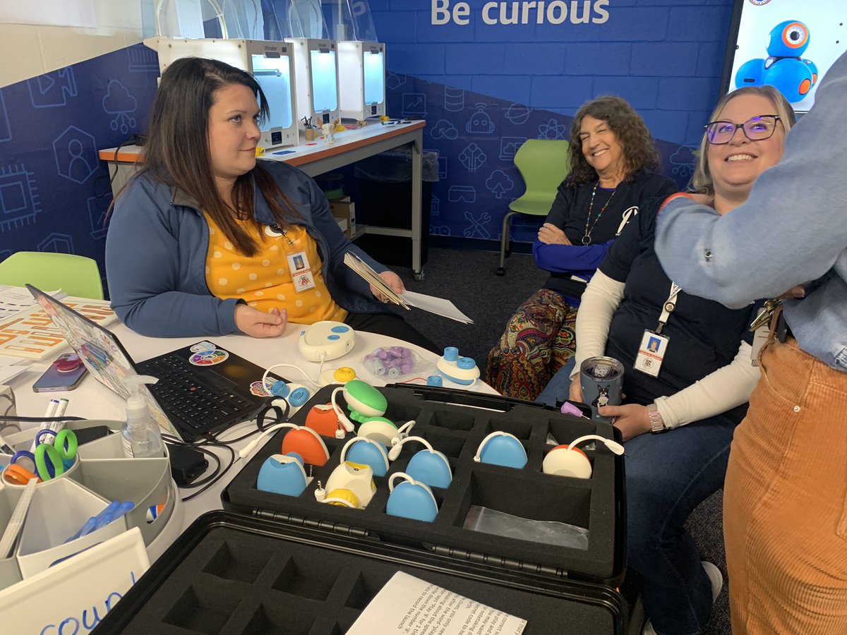 mrshollar's tweet image. I had a great time learning about Robots For Everyone today at the Amazon Think Space.  @JLoganMcIntoshV @AlgorithmChef @attipscast #CSforLCPS