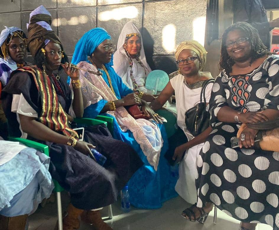 NBorso's tweet photo. Avec le calumet: Ndatté Yalla Mbodj, #Last #Queen #Walo 19e siècle;
En bleu: Princesse Arame Bakar Mbodji, descendante du royaume;
Foulard en or: Mada Ndiaye, brillante artiste-productrice #Senegal
#NBorso — Ici juste pour honorer les femmes de #Nder #Today
✨#TalaatayNder✨ https://t.co/Z5194gVrbn