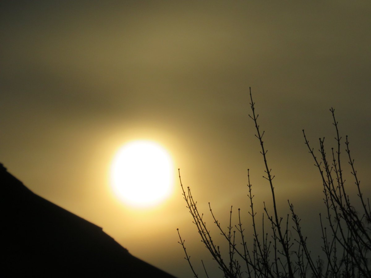nishaparmar191's tweet photo. The sun was trying it’s best to shine this morning @NNskies @metoffice #returnofwinter https://t.co/ZisnoyNMMz