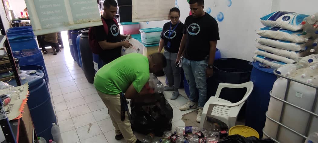 El Mov. Estud. REU 23, realiza aporte al cuidado ambiental, con la recolección de envases plásticos que serán reciclados en la empresa Zona Química, de Valle de la Pascua, Edo. Guárico y de esta manera la misma retribuye con productos de limpieza a nuestra Casa de Estudio UNERG.