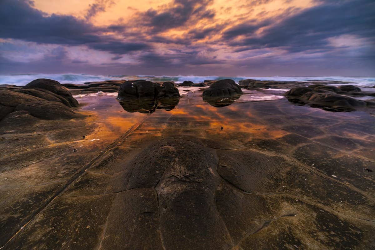 34_mediaOZ's tweet photo. Reflections of a magical morning.
#reflection #sunrise #goldenhour #landscapephotography #photography #moody #beach #ocean #pointcartwright #colour #raw_community #naturegang #canonaustralia #nisifiltersanz #3leggedthing #gothere #kuhlmtnsunrise #sandiskapac #shimodadesigns https://t.co/9JCG8jn3ZQ