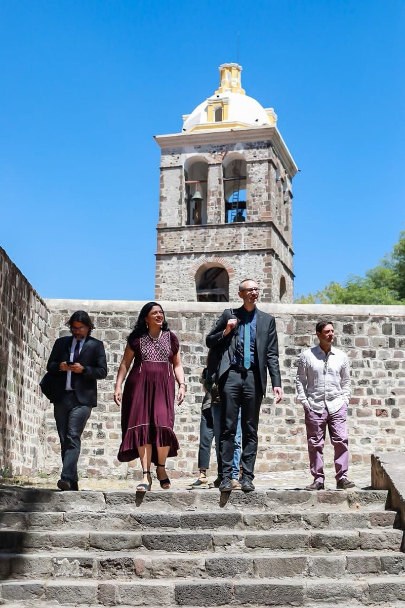 alefrausto's tweet photo. En el maravilloso museo regional de Tlaxcala, me reuní con Alexander Leicht y Carlos Tejada, de @UNESCOMexico.  

Seguiremos cosechando los frutos de #MONDIACULT2022 en favor de la diversidad cultural de México y el mundo. https://t.co/f2kwfqLGhi