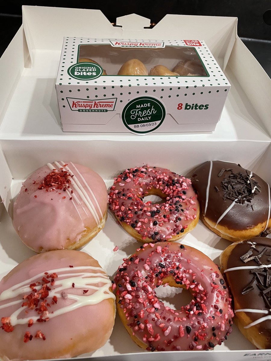 The best £3.65 I’ve ever ever ever spent on the way home 🍩🍩🍩 @TooGoodToGo_UK @krispykremeUK