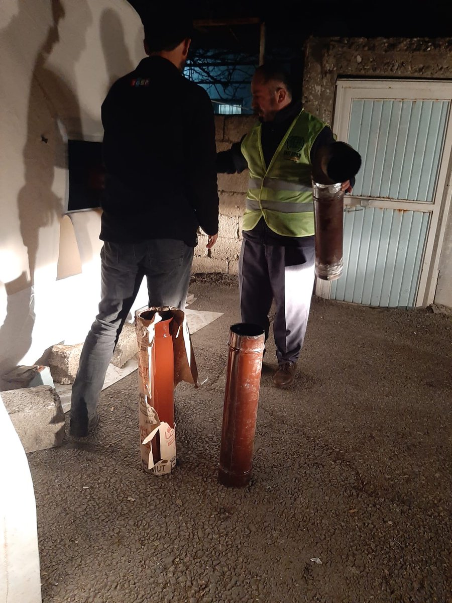 Saat 23 suları bir ablanın numarasını verdiler
Depremzede
Aradım
Kardeşim çadır çok soğuk dedi
Ben ilçedeyim
Adıyaman Merkezde bulunan Batmanlı abimizi aradım
Abi "soba istiyorlar" dedim
Hocam "yarın götürelim" demedi
Şu resmi mağdur aile bana attı
<a href="/umutkervanivkf/">Umut Kervanı Vakfı</a> iyi ki varsın