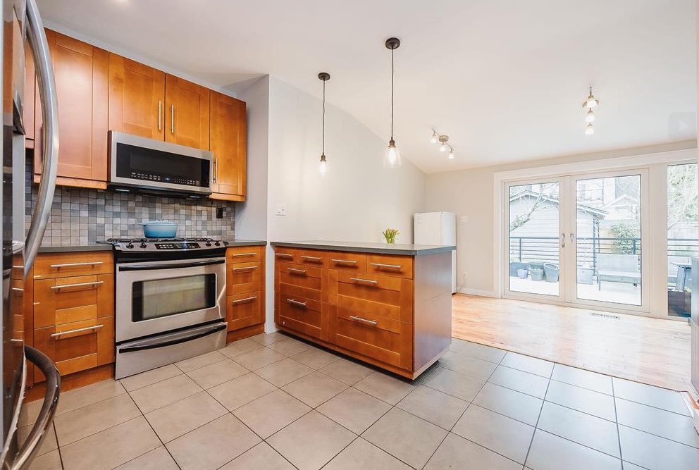 CourtenayGayda's tweet photo. ✨New to Market✨

3853 Frances Street
Burnaby North

4 Bed | 3 Bath | 2161 SF
Offered at $1,690,000

Come and experience this spectacular 4 bedroom/ 3 bedroom two-level home in the calm Burnaby Heights neighbourhood! #Vancouver #RealEstate call me 604-250-7063 https://t.co/qAxUussU24