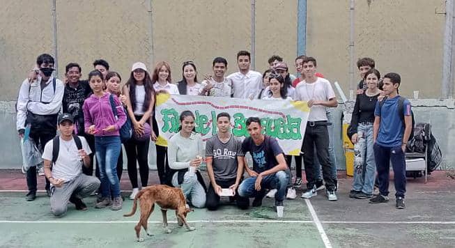 KevinGavidia96's tweet photo. Búsqueda del tesoro!
Actividad recreativa con #ce la delegación de la escuela de hotelería y turismo
Logramos incorporar a más de 30 udistas piratas, bajó las instrucciones del juego, participaron en conquistar su dicha recompensa, felicitaciones líderes!
#apcontigo https://t.co/i8TOJPkMNh