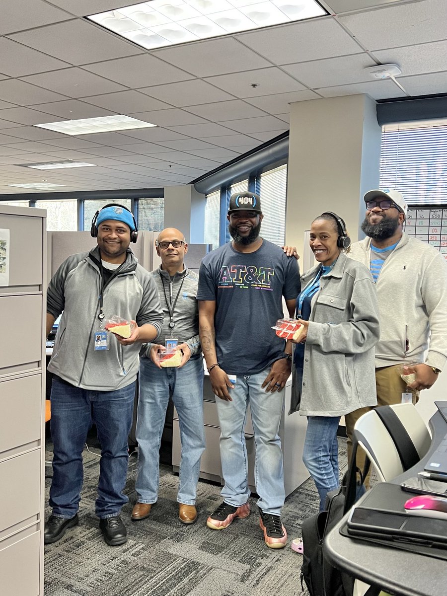 It’s together Tuesday and what better way to show appreciation than cake?! #WeRtheNAC #EAW23 #LifeAtATT #attemployee ⁦@WeRtheNAC⁩ ⁦@OSA_Teams⁩ ⁦@thedoscarver⁩ ⁦@sg939y⁩ ⁦@SClasberry⁩ ⁦@Hugo_RRivera⁩ ⁦@VSL__Chris⁩