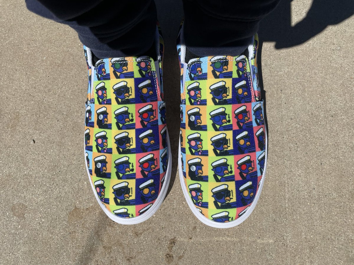 getoffdeez_'s tweet photo. New favorite kicks .@FriendsofPooly #feathersandthreads #pfer #teamsailor https://t.co/gS0QyN9iUU