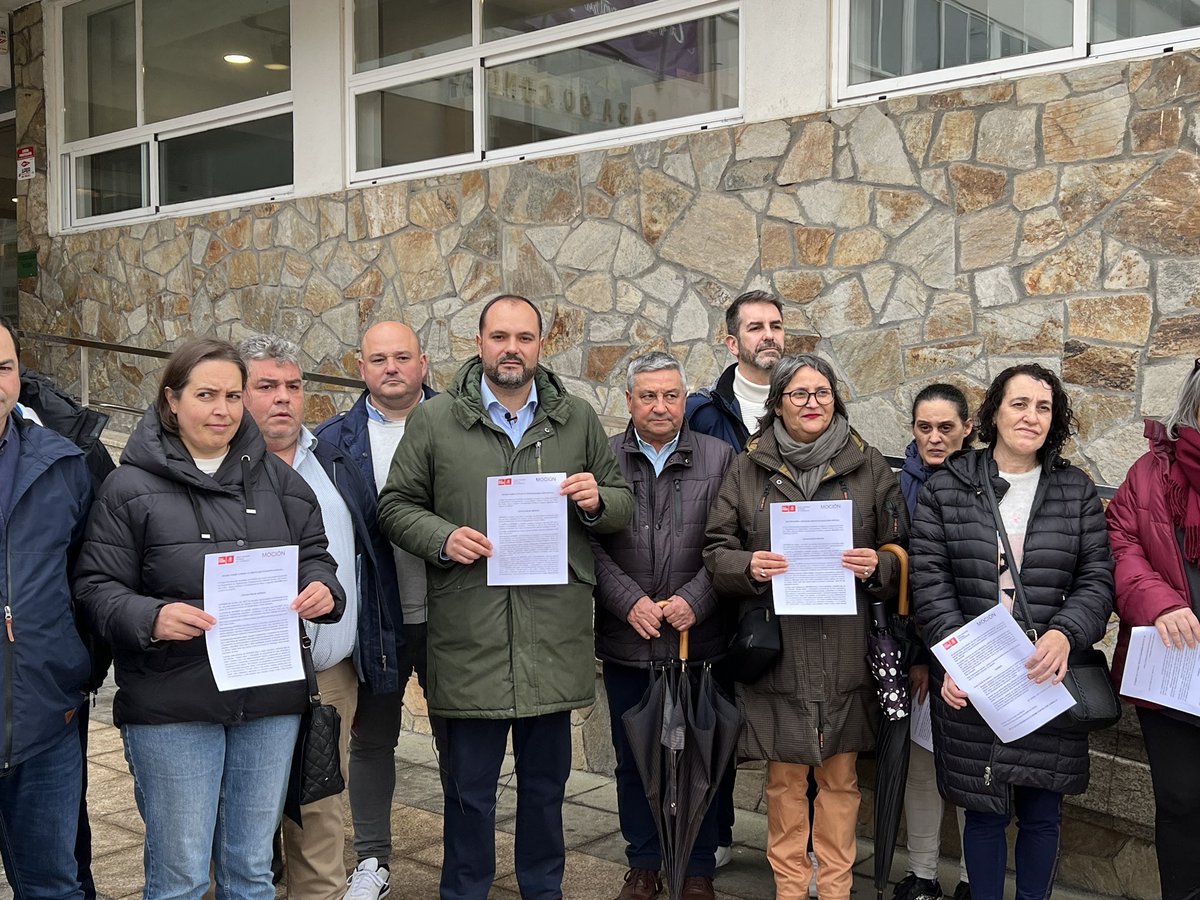 Bernardo_FerPi's tweet photo. 🏫Hoxe achegámonos ata #Carballo xunto ás compañeiras/os da comarca e as familias afectadas para esixir á Xunta que adopte medidas urxentes para evitar o peche do centro de educación especial #ASPABER https://t.co/Y8cyVajoq8