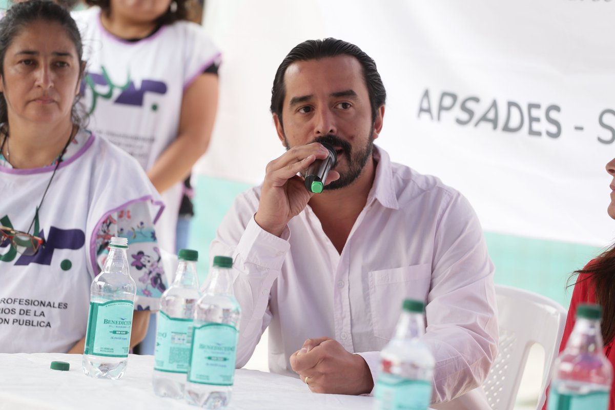 CICOP_ok's tweet photo. 👉🏻 Hoy participamos de una Conferencia de Prensa en el Hospital "Pablo Soria" de San Salvador de Jujuy, donde se presentó nuestra Federación @fesintras.
 
🎙 La actividad fue organizada por @APUAPJujuy en el marco de una jornada de protesta en dicha provincia. 

#EquipoDeSalud https://t.co/kEteSiS9rL