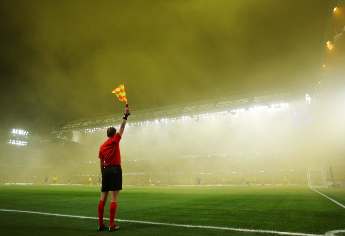 A Yellow Wall invadiu Stamford Bridge 🟡