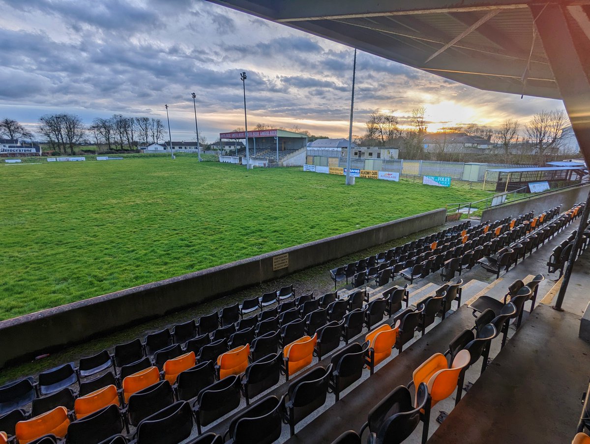 StevieCahill's tweet photo. ⚫🟡What could be 😏 #KilkennyCityAFC https://t.co/fzbJXL4O9Q