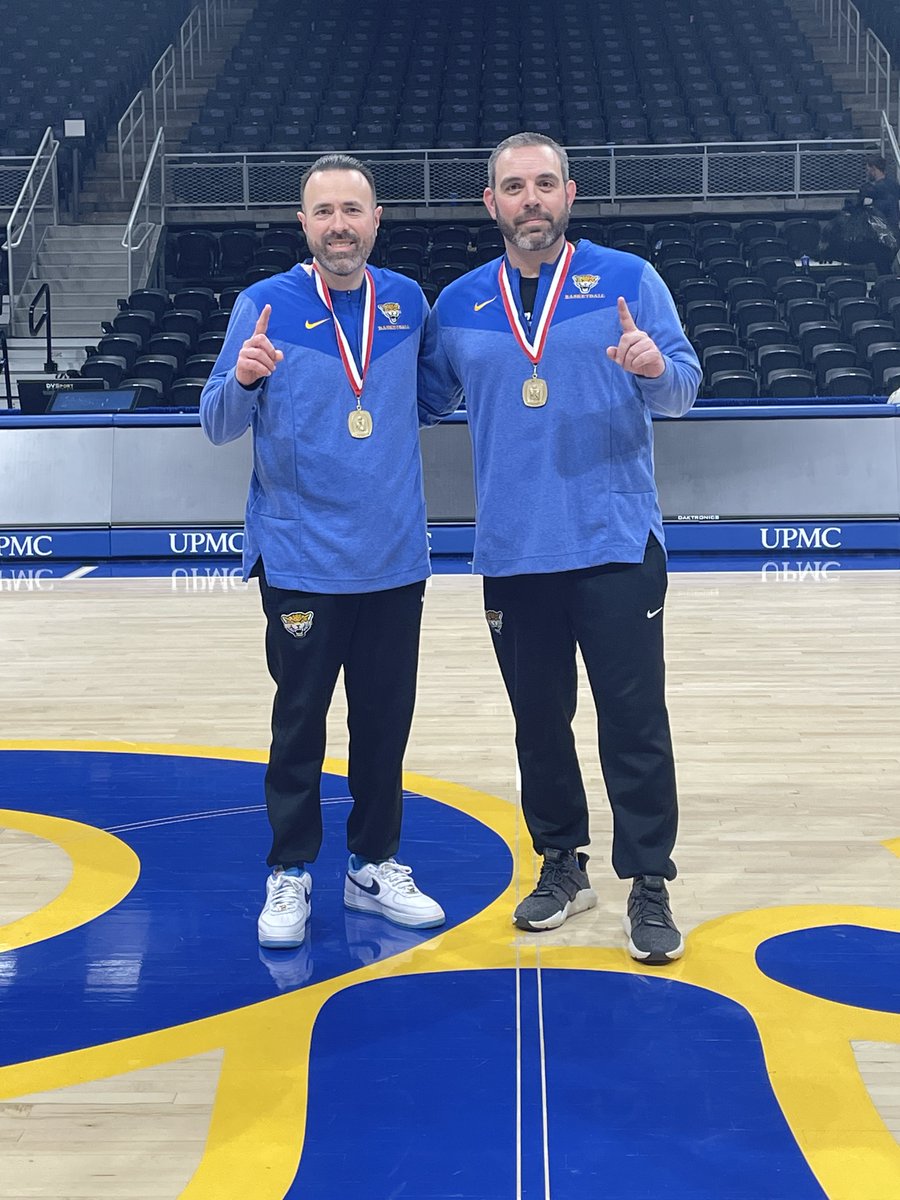 BREAL412's tweet image. When Greg Cercone felt a sharp pain in his stomach two months ago, he thought it was something he ate. It turned out to be a giant tumor. But two months removed from surgery, the Lincoln Park assistant was on the bench for the team's WPIAL title win.
📰 bit.ly/3mw6Tx8