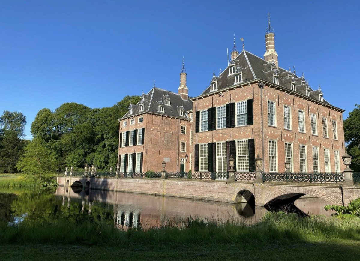 Vacature 💼

Kasteel Duivenvoorde is op zoek naar een allround office manager! 

Kijk dan hier voor de gehele #vacature 👉 kasteelduivenvoorde.nl/vacature-allro…