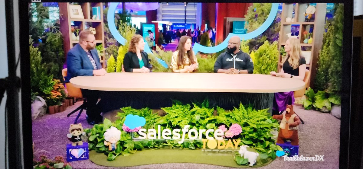 Shout-out to some of my favorite people @amcgriff87 and @danieljpeter on #BeATrailblazer with @krislande on #SalesforceLive at #TDX23