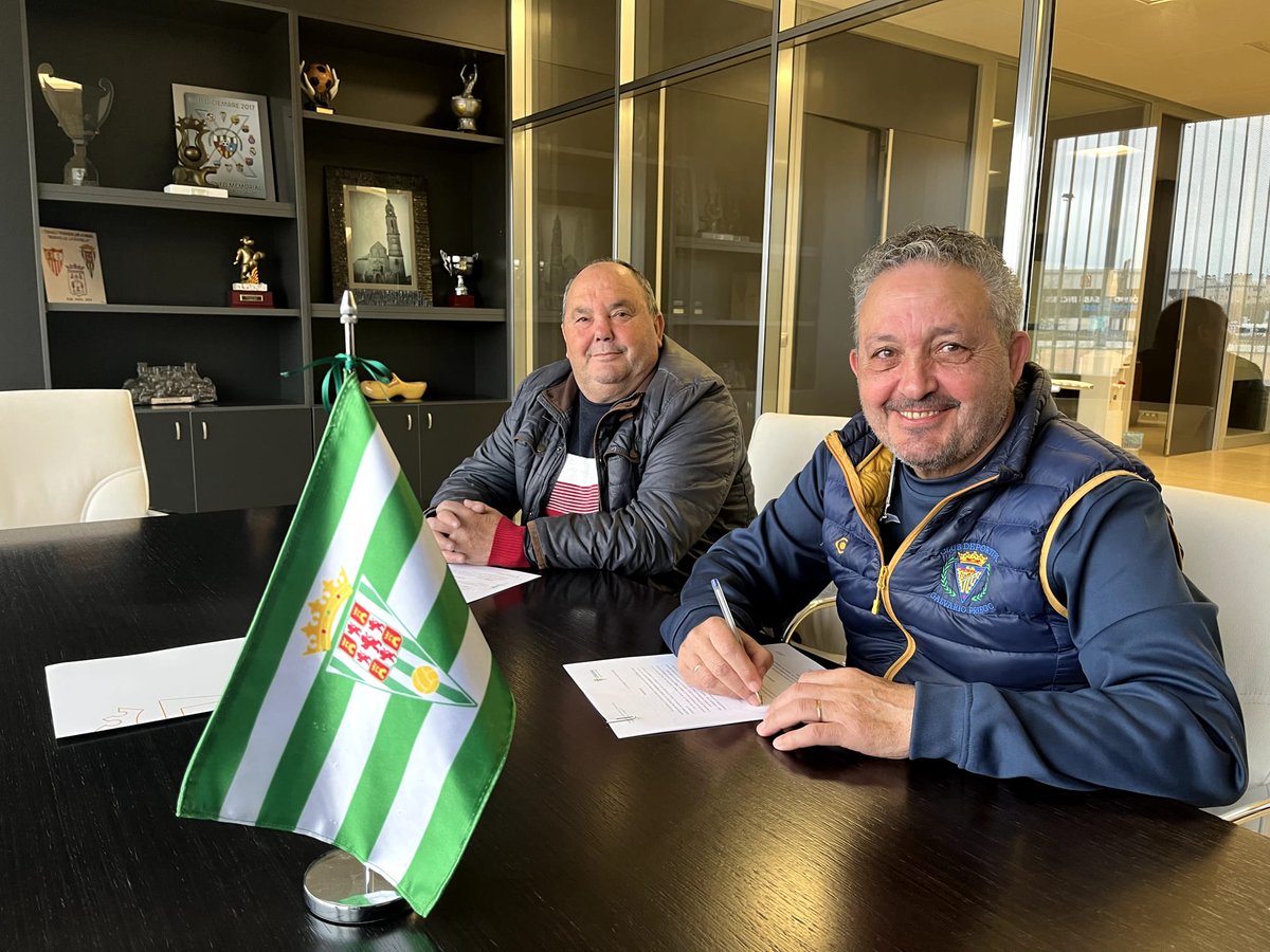 Ayer, Lunes 6 de Marzo de 2023, nuestro presidente Don Manuel Malagón Campaña y nuestro tesorero Don Manuel Sánchez Pérez se desplazaron a la capital Cordobesa, para firmar el Convenio de colaboración con el <a href="/Cantera_CCF/">𝙲𝚊𝚗𝚝𝚎𝚛𝚊 Córdoba CF</a>

Estamos encantados en colaborar con "NUESTRO CÓRDOBA"